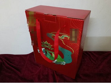 WL002 corrugated paper box folding box flat pack silver card paper frosty UV printing emboss ribbon handle gift box